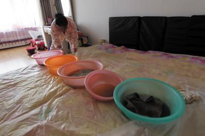 杨浦楼上漏水，住户失联，小区没物管，业主维权难！律师来支招……